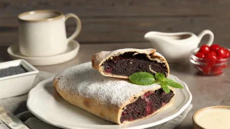 Neodoljiva gužvara sa makom i višnjama savršeno ide uz šoljicu kafe: Ukus je vrh