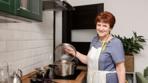 Ovu naviku imaju sve domaćice, a skroz je pogrešna: U šerpu sipaju toplu vodu sa česme kad kuvaju, a nemaju pojma da se to ne sme raditi  