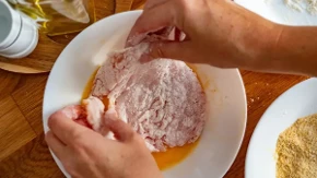 Vrhunski kuvari ne koriste brašno: Otkrili su trik kako da pohovane šnicle uvek budu sočne čak i bez njega