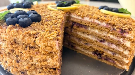 Ninina medena torta za najlepše rođendane: Izgleda raskošno i svi žele još