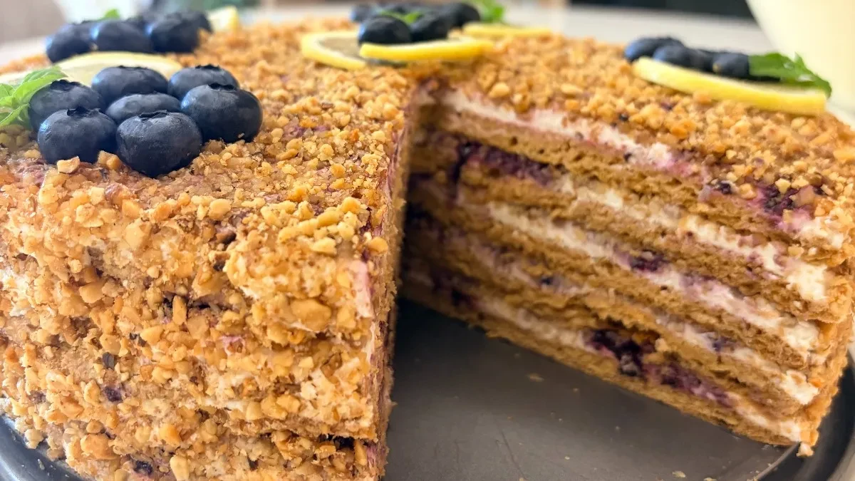 Ninina medena torta za najlepše rođendane: Izgleda raskošno i svi žele još