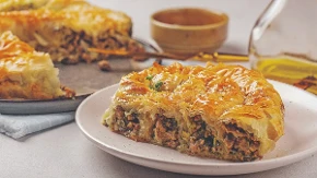 Brzi burek sa mesom gotov je za pola sata: Tanki i hrskavi slojevi nikad slasniji
