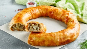 Turska prsten pita od gotovih kora: Puna fila sa mesom, a nije masna