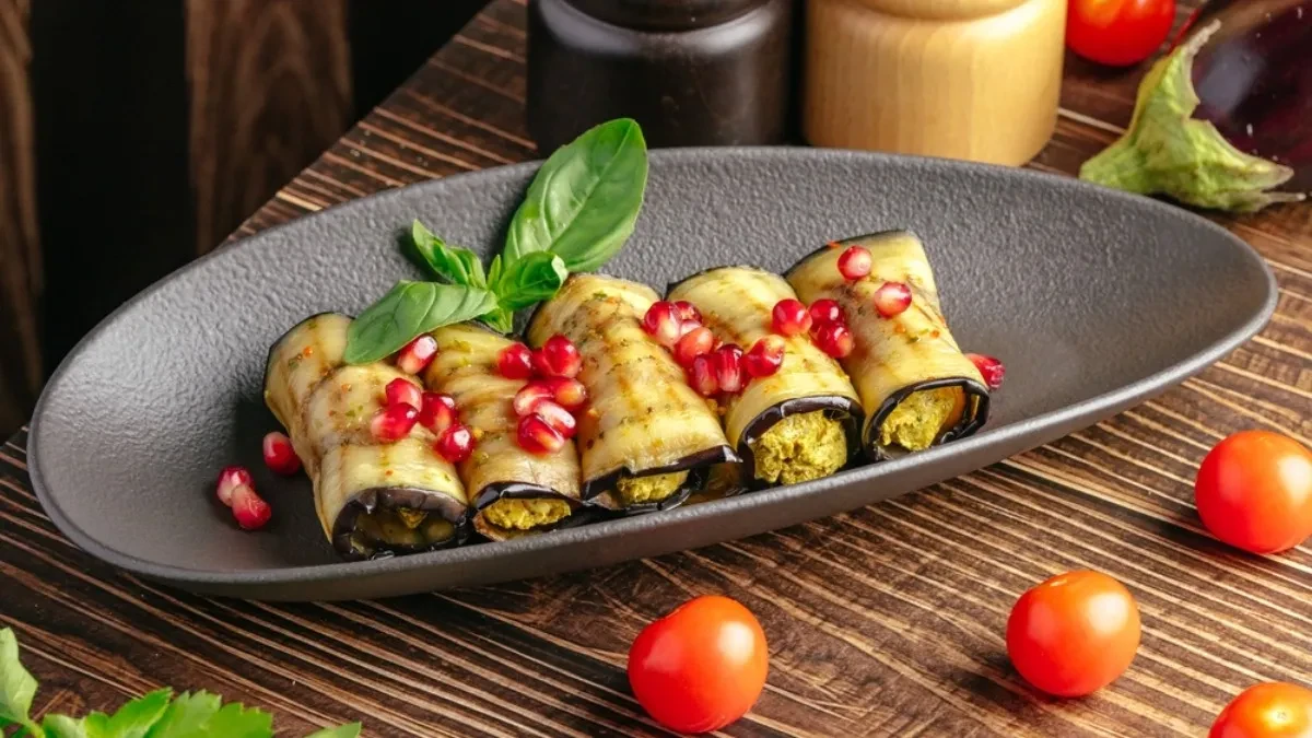 Rolnice od patlidžana pune pikantnog nadeva i šarenih paprika: Savršene