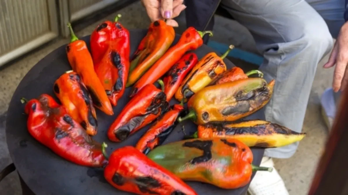 Hercegovke kuvaju ajvar 2 dana: Evo šta rade sa paprikama pa se kora sama skida