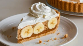 Tri teksture u jednom zalogaju: Banana-biskvit kolač se spremi očas posla, a nema ko neće tražiti recept